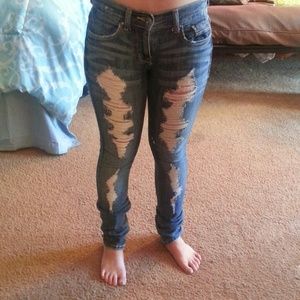 Store ripped jeans