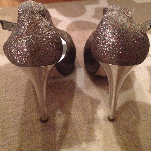 Sparkly Guess Pumps - Picture 3 of 4