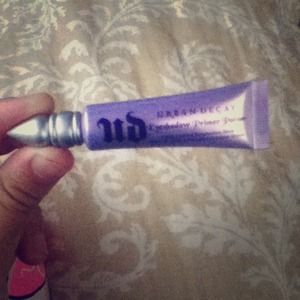 Eyeshadow primer
