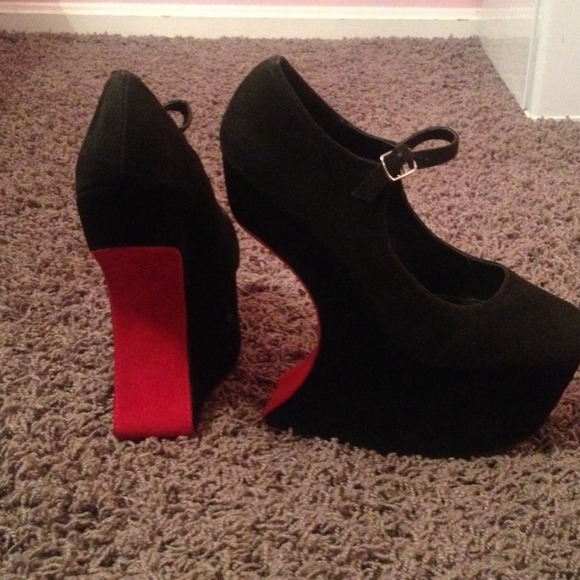 Black and red platform