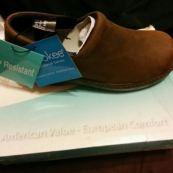 Cherokee professional series shoes