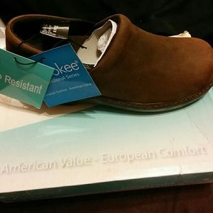 Cherokee professional series shoes