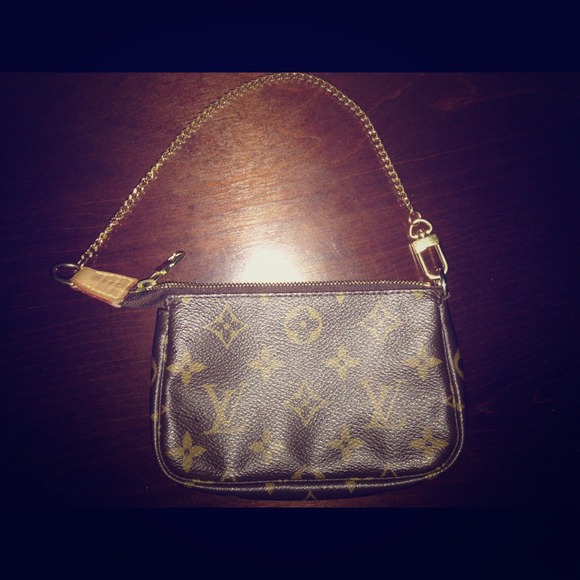 100% authentic Louis Vuitton mini pochette