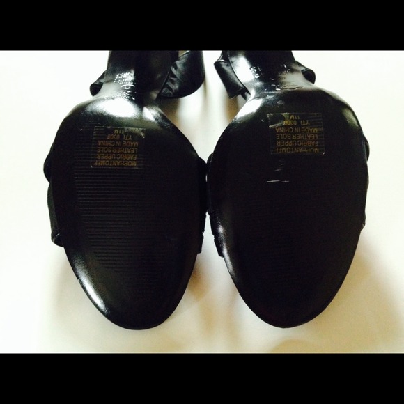 Elegant Black Slingback Sandals - Picture 2 of 3