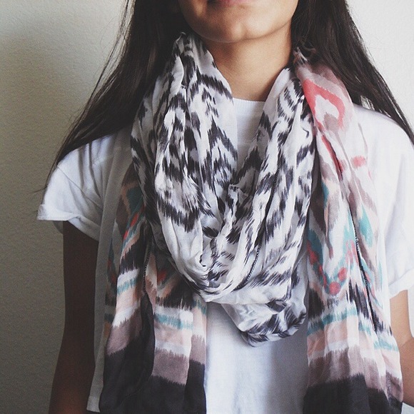 Printed Scarf! - Picture 2 of 3