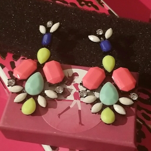 👑🎀 Sold On Bundle Neon Drop Earings🎀👑 - Picture 2 of 4