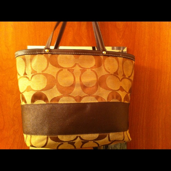 COACH reversible bag - Picture 2 of 4