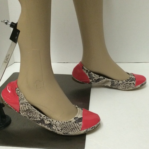 Arturo Chiang Brin Embossed cap toe flats Sz8 - Picture 2 of 4