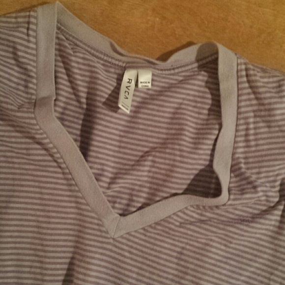 SOLD ๐ RVCA T-shirt - Picture 2 of 4