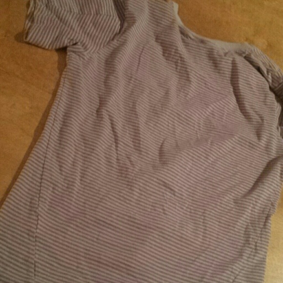 SOLD ๐ RVCA T-shirt - Picture 4 of 4