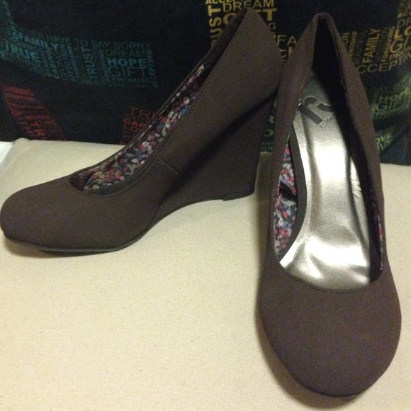 Shoes - Picture 2 of 2