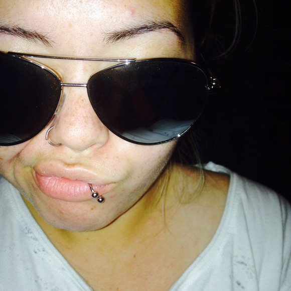 Big ass mirrored aviators.