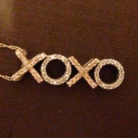 ❌⭕️❌⭕️ White and Yellow Gold Pendent