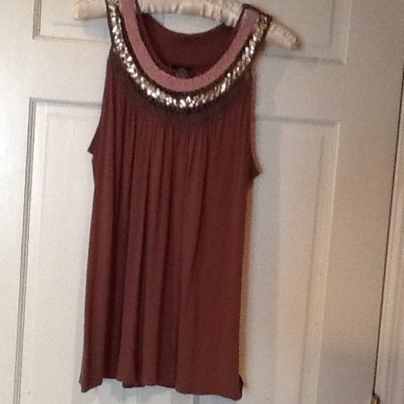 Bobeau tank top brown with pink trim.