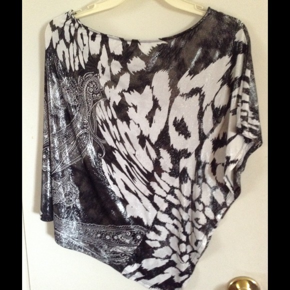 Super cute flowy top
