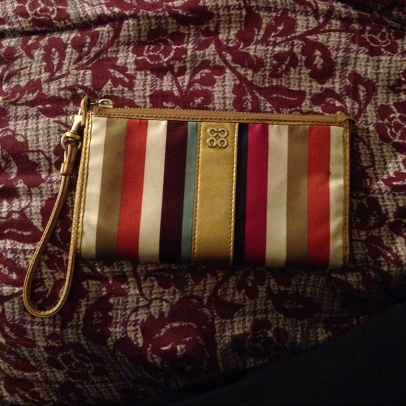 🙌🙌🙌🙌SOLDDDD. Coach wristlet