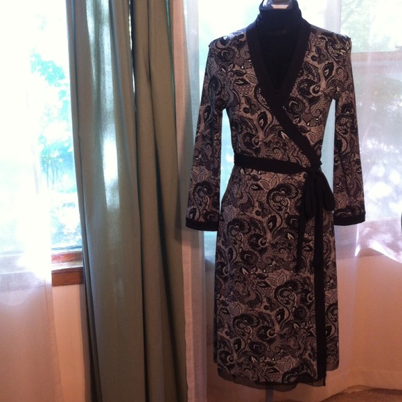 Tahari long sleeve print wrap dress.