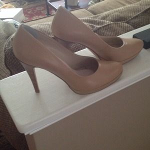 Gorgeous nude Nine West pump.