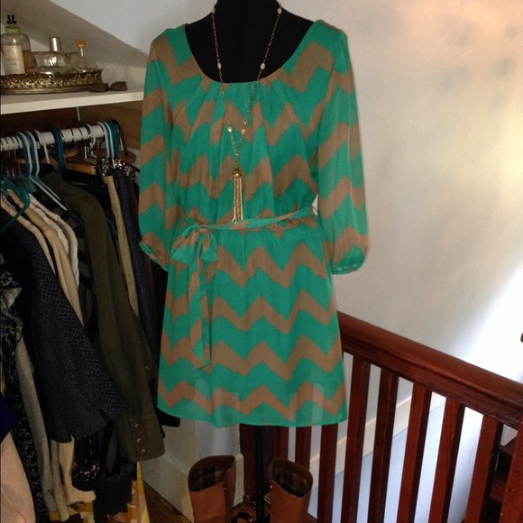 🚫SOLD IN BUNDLE🚫Teal and taupe chevron dress