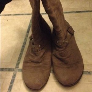 Brown justice boots