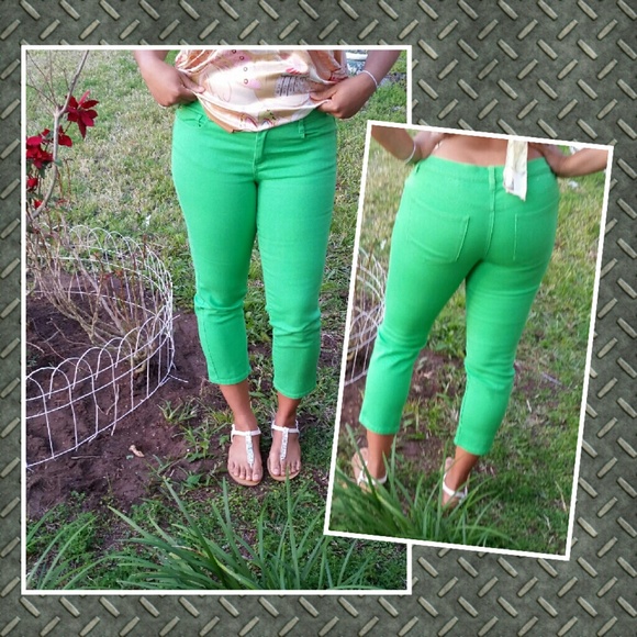 💕 Lime green Capri pants!