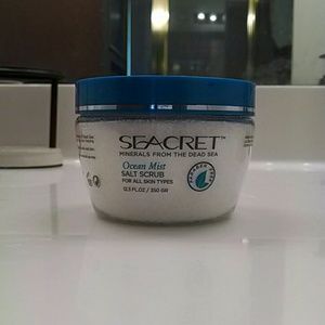 Seacret Salt scrub : never opened