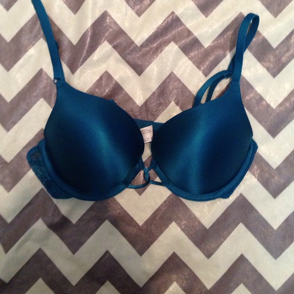 SOLD.   Padded push-up 32B