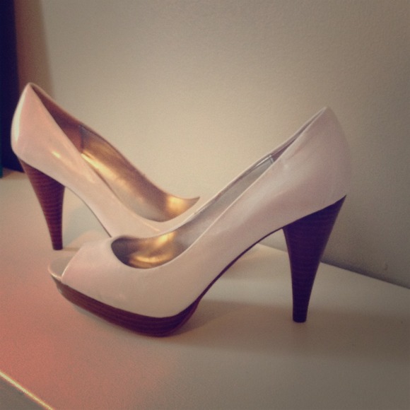 White peep hole pumps