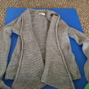 grey knitted cardigan