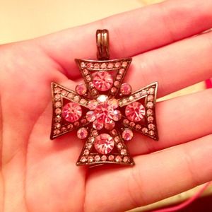 Medium sized crystal cross