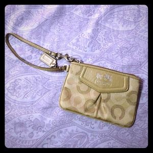 SOLD ON VINTED! Small coach wristlet