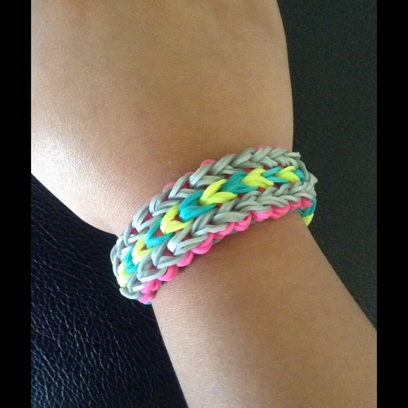 Rainbow loom bracelet - Picture 3 of 3