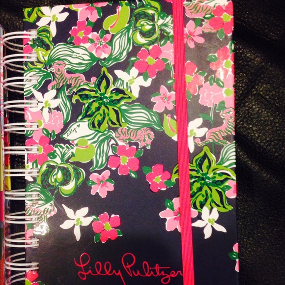 Lilly Pulitzer Agenda Small - Picture 4 of 4