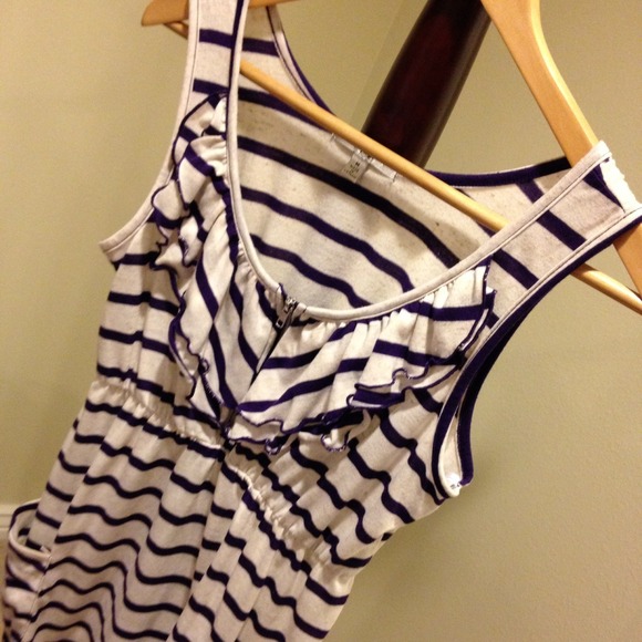 Ivory/Purple striped ruffle zip tank - Picture 2 of 2
