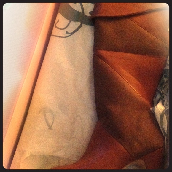 Shii BETRAYAL cognac calf boots