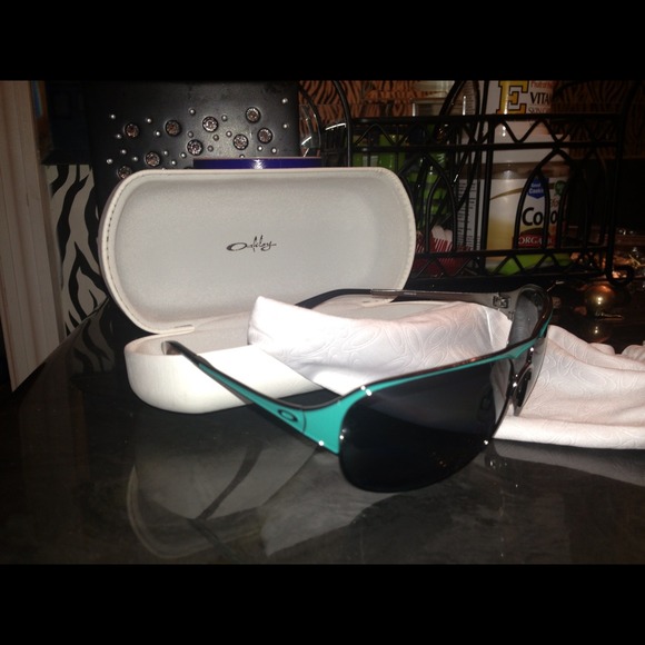 🔥SOLD💥 Oakley sunglasses