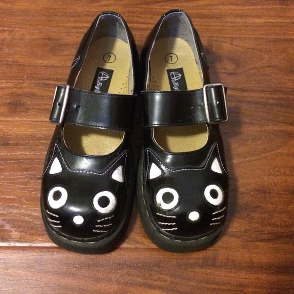 Kitty Mary Janes