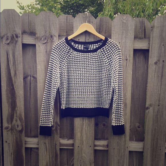 ❌Sold❌ NWT black white cropped waffle sweater