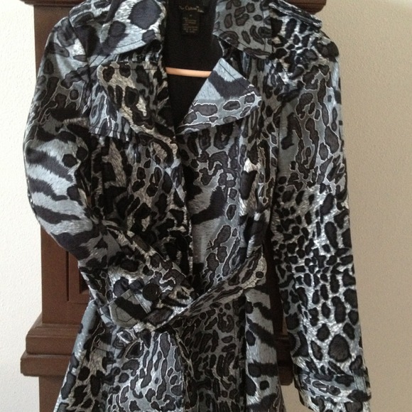 Black and gray trench coat