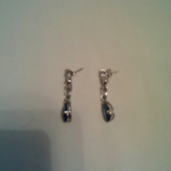 REDUCED! Earrings Great for a special occasion. - Picture 3 of 4