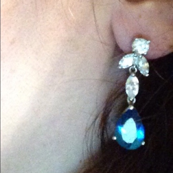 REDUCED! Earrings Great for a special occasion. - Picture 4 of 4