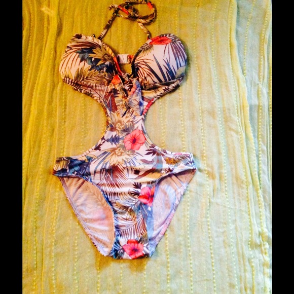 !!!SOLD!!! Floral 1 piece swim wear