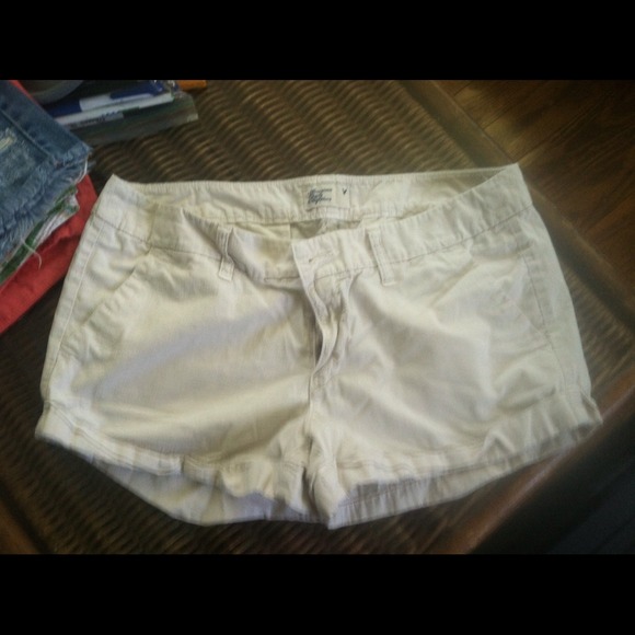American eagle khaki shorts