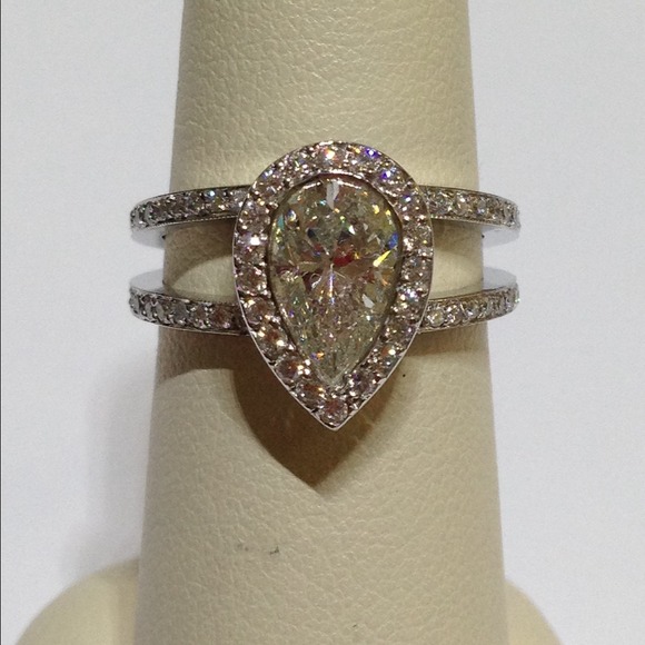 Platinum lady's engagement ring