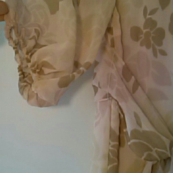 Chiffon style blouse - Picture 3 of 3