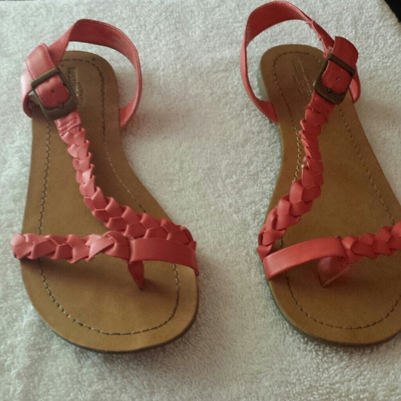 Coral leather sandals