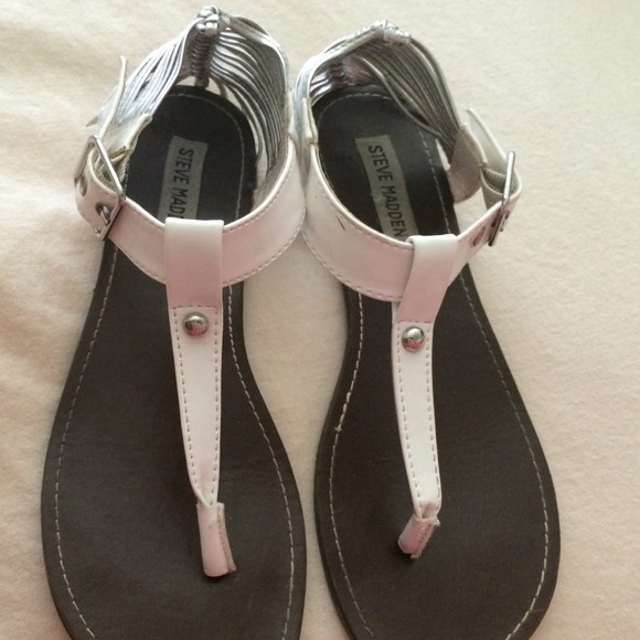 white Steve Madden sandals and jacket