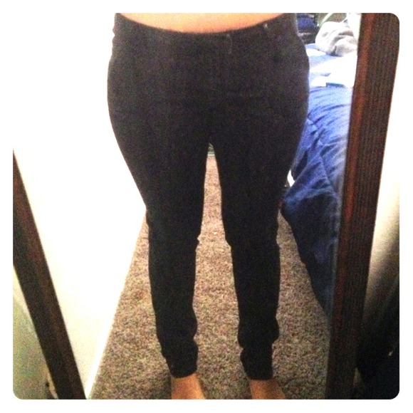 Black Volcom size 7 skinny jeans