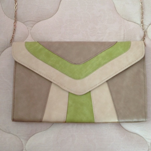 Gray, white, and green clutch 💚
