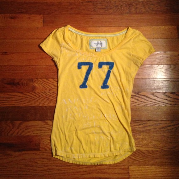 American Eagle classy tee!